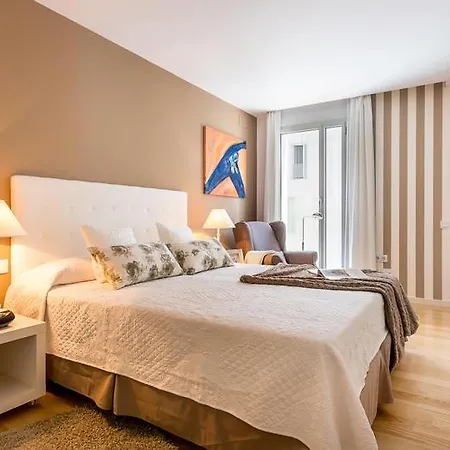 Urban District - Rambla & Pool Apartment Barcelona