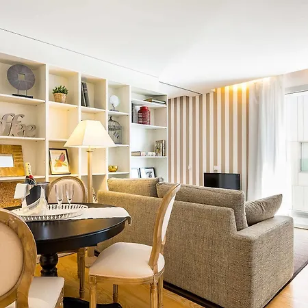 Urban District - Rambla & Pool Apartment Barcelona