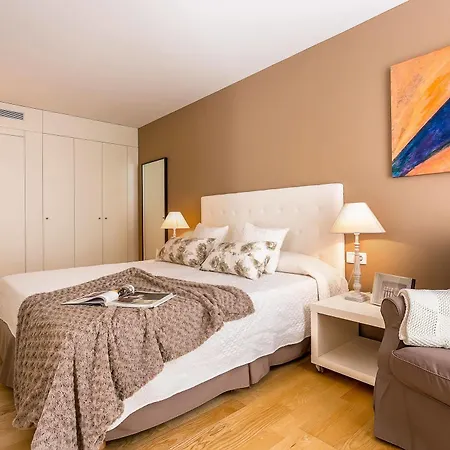 Apartment Urban District - Rambla & Pool Barcelona